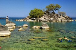 Lake of the superlatives in danger: Lake Malawi is “Threatened Lake of the Year 2022“